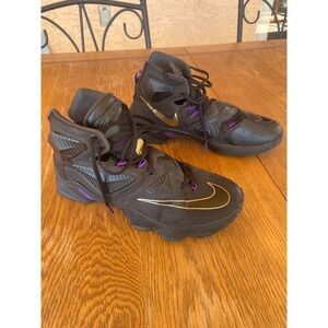 LeBron 13 Pot of‎ Gold size 11.5